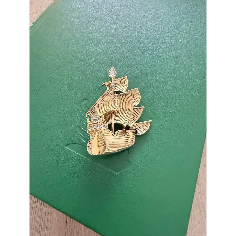Disney Peter Pan Captain Hook Pirate Ship Brooch Pin Gold-Tone w/Crystals